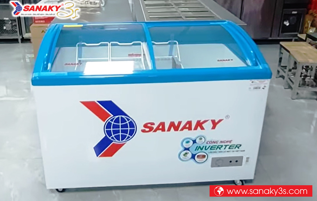 Tủ đông mặt kính cong Sanaky inverter VH-4899K3