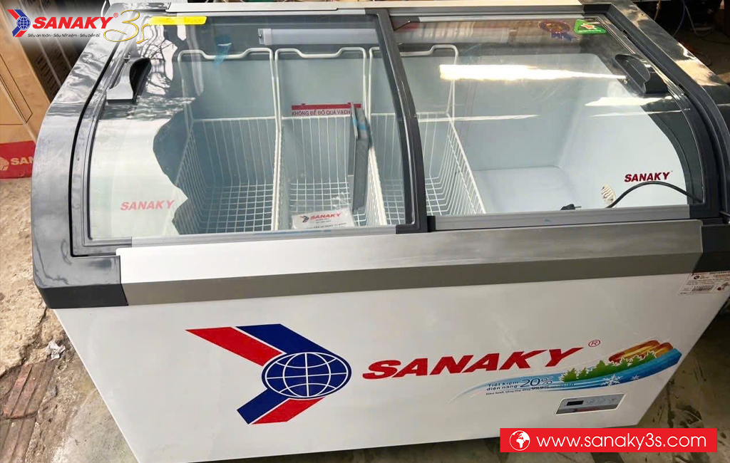 Tủ đông kính cong Sanaky VH-4899KB