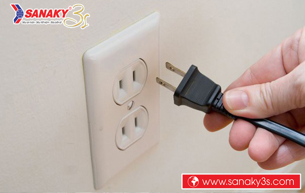 Cắm điện tủ đông Sanaky VH-999K