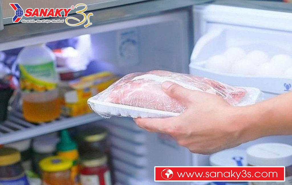 Rã đông thực phẩm bằng ngăn mát tủ lạnh