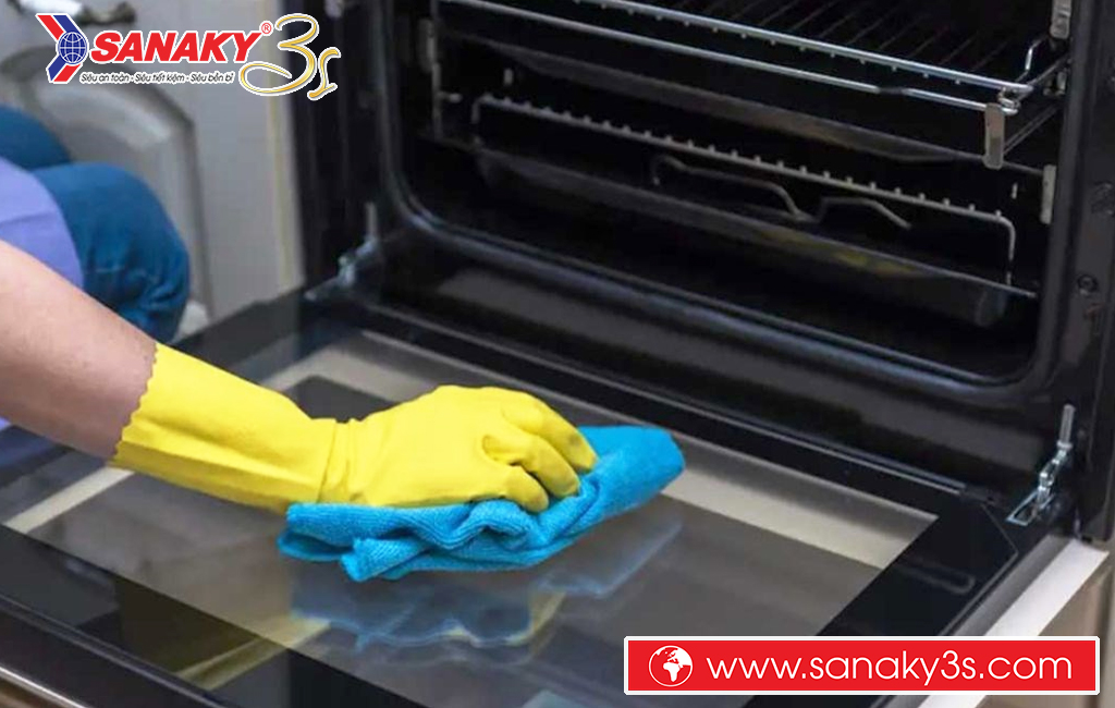Vệ sinh lò nướng Sanaky định kỳ