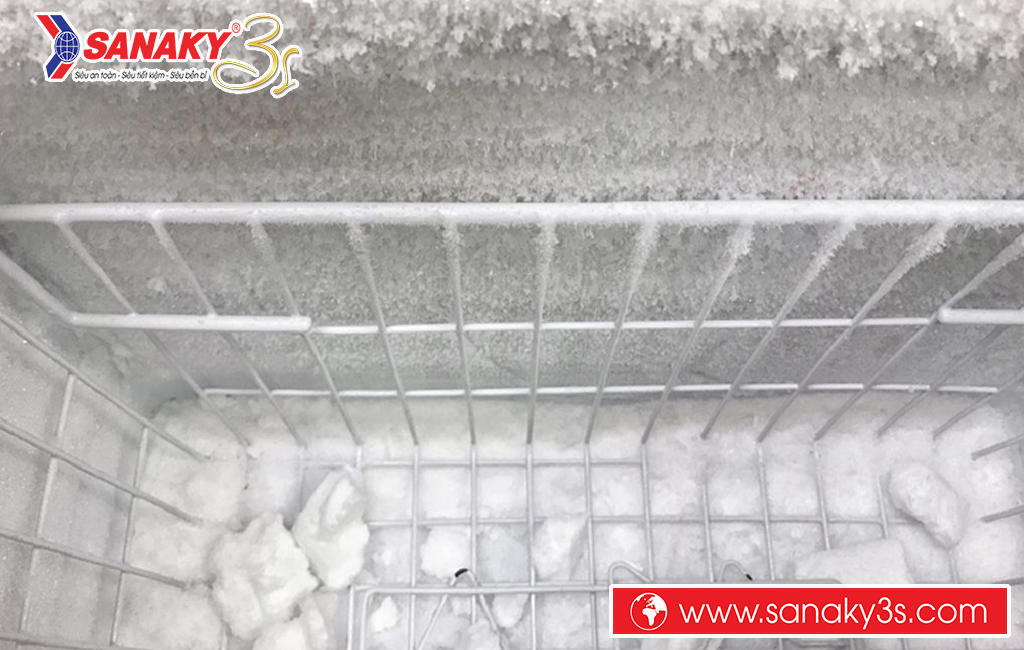 Vệ sinh xả tuyết tủ đông Sanaky VH-999K