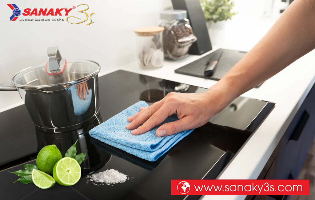 Dùng chanh hoặc Backinh Soda lau mặt kính bếp hồng ngoại