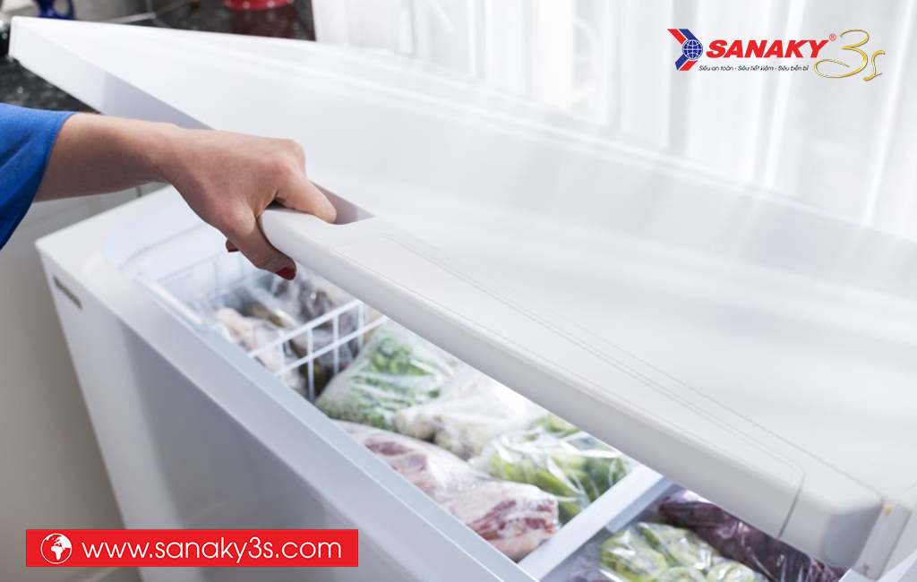 Đóng cửa tủ đông Sanaky không kín