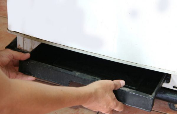 làm gì khi tủ đông sanaky bị chảy nước